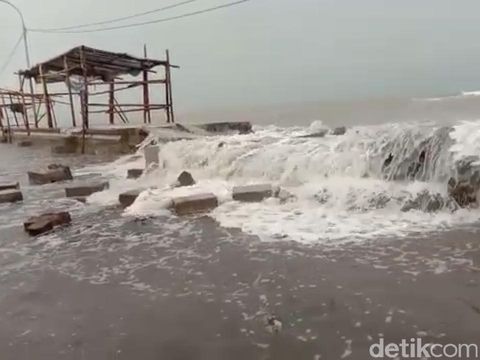 Tanggul Pantaisari, Panjang Baru, Pekalongan Utara, Kota Pekalongan, Jumat (11/12/2020).