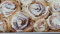 Penyanyi berusia 30 tahun ini juga jago bikin kue lho. Belum lama ini ia memamerkan cinnamon roll buatannya. Foto: Instagram @taylorswift