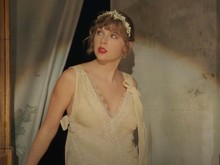 Taylor Swift Pernah Denial Kok, Hasilnya Dia Bikin 18 Lagu Ini
