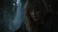 Berpindah dari satu lokasi ke lokasi lain, Taylor Swift terus menemui pria yang sama dalam video willow. (Foto: dok. YouTube Taylor Swift)