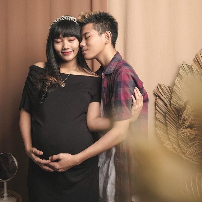 Belum lama ini giliran sang istri, Sarah yang mendapatan bully dari netizen. Hal itu dikarenakan Sarah mengaku tidak mengenal sosok Citra Kirana. Ada yang ngomen di postingan ig-nya @abidzar.ops kayak gini. Aku sama sekali nggak ngerti maksud dia apa? Kakak Ciki siapa? Athar itu siapa? Kok bilang Abidzar jijay yah? tulisnya di medsos. Foto: Instagram/@tegar_official