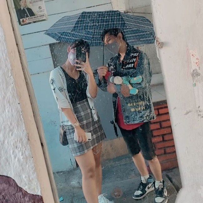 Beberapa waktu lalu Sarah sempat mengatakan di sebuah vlog channel YouTube miliknya bahwa sang anak disebut mirip babi oleh netizen. Hal itu tentu saja membuatnya menjadi sakit hati. Foto: Instagram/@tegar_official