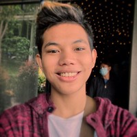 Nama Tegar Septian mulai dikenal masyarakat berkat lagunya yang memiliki lirik Aku yang dulu bukanlah yang sekarang. Sebelum terkenal, Tegar adalah seorang pengamen cilik. Foto: Instagram/@tegar_official