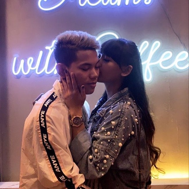 Belakangan Tegar kembali menjadi perbincangan karena kabar pernikahannya. Di usia yang terbilang masih sangat muda, yaitu 18 tahun, dia memutuskan untuk menikahi seorang perempuan bernama Sarah Sheilka. Foto: Instagram/@tegar_official