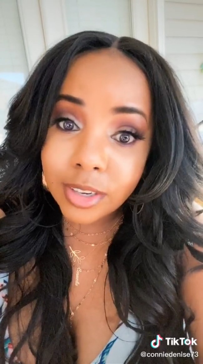 Selain wanita Asia banyak pula wanita kulit hitam yang dianggap awet muda. Wanita keturunan Afrika-Amerika ini sebenarnya berumur 47 tahun meski wajahnya seperti menunjukkan ia masih berusia 25 atau paling tidak 30an. Foto: TikTok