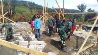 Proses pengerjaan pembangunan rumah ini difasilitasi oleh TNI dan Polda Sulteng dibantu beberapa masyarakat yang turut prihatin atas peristiwa yang terjadi baru-baru ini.