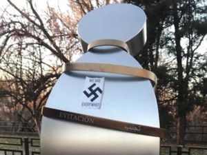 Tugu Peringatan Anne Frank Ditempeli Simbol Swastika
