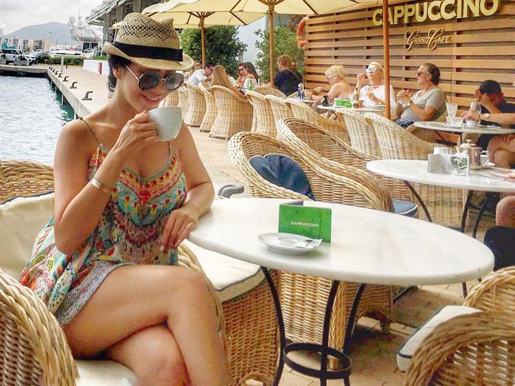10 Potret Vicky Zainal dari London hingga Coachella sebelum Digugat Cerai
