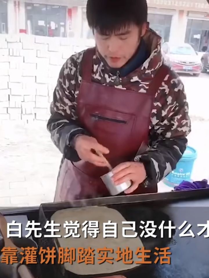 Wajahnya Mirip Jay Chou, Penjual Martabak Telur Ini Tak Mau Terkenal