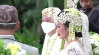 Wajah tenang dari Yura Yunita dan Donne Maula. Foto: Instagram Yura Yunita