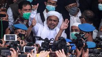 Habib Rizieq Shihab menjadi bahan perbincangan usai bebas bersyarat pada Rabu, 20 Juli 2022 setelah dinyatakan memenuhi syarat oleh Kemenkumham. Ia menegaskan pembebasan bersyaratnya merupakan proses hukum dan bukan pemberian kekuasaan. Pembebasan bersyarat dirinya kemudian dikabulkan setelah keluarga memberi jaminan. (Ari Saputra/Detikcom)
