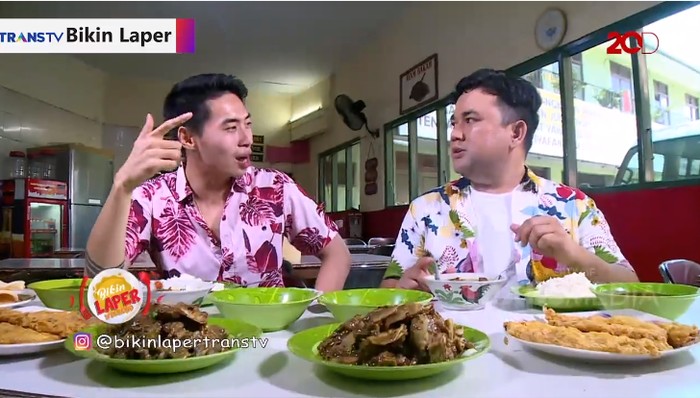 Bikin Laper! Hangatnya Rawon Daging dan Rujak Cingur yang Nampol Bikin Laper! Hangatnya Rawon Daging dan Rujak Cingur yang Nampol