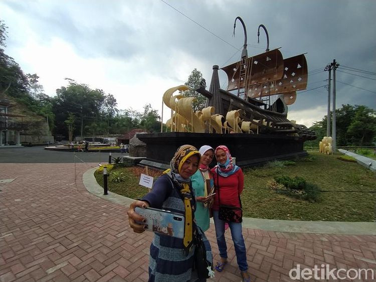 Potret Gerbang Kapal Samudra Raksa Menuju Candi Borobudur