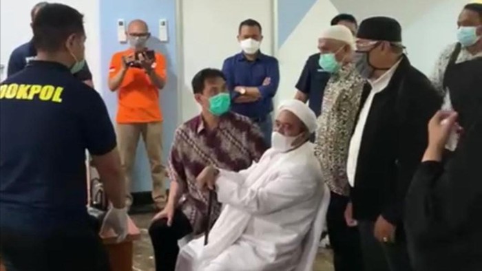 Habib Rizieq diswab test di Polda Metro Jaya (Dok. Istimewa) Habib Rizieq diswab test di Polda Metro Jaya (Dok. Istimewa)
