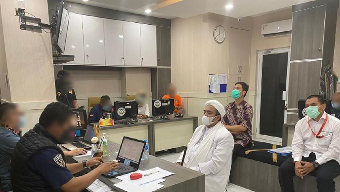 Habib Rizieq saat Diperiksa Penyidik Terkait Kasus Kerumunan (Dok Istimewa)