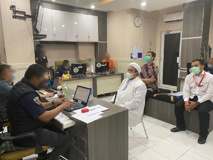 Habib Rizieq saat Diperiksa Penyidik Terkait Kasus Kerumunan (Dok Istimewa)