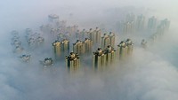 Kabut tebal menyelimuti Kota Xiangyang, Provinsi Hubei, China.
