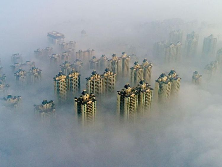 Kota di China Tertutup Kabut Bak Negeri di Atas Awan