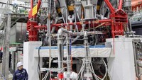Proyek matahari buatan China bekerja dari hasil reaksi nuklir dengan menggunakan magnet yang dipadukan plasma panas. Akibatnya, suhu yang diciptakan bisa mencapai 15 juta derajat Celcius atau 10 kali lipat lebih panas dari inti matahari. Foto: Dok. Xinhua/Zhang Chaoqun