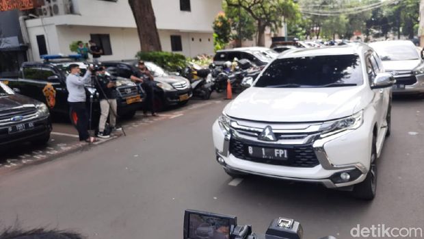 Mobil Habib Rizieq TIba di Polda Metrto Jaya