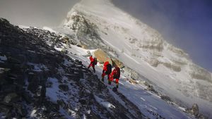 4 Hal Menyeramkan yang Terjadi Pada Tubuh di Zona Kematian Everest