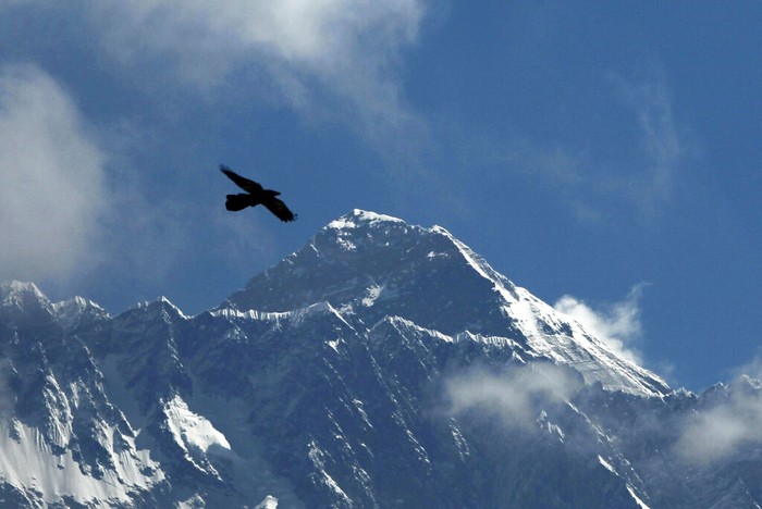 Gunung tertinggi di dunia, Gunung Everest, tercatat bertambah tinggi 86 centimeter dibanding sebelumnya.