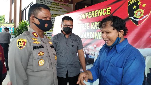 Pria yang fotonya dinarasikan sebagai 'jenazah laskar FPI yang tersenyum' lapor polisi