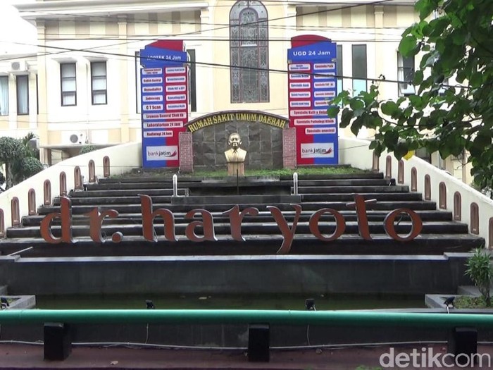 Bupati Lumajang Thoriqul Haq positif COVID-19. Saat ini ia menjalani perawatan di RSUD dr Haryoto Lumajang.