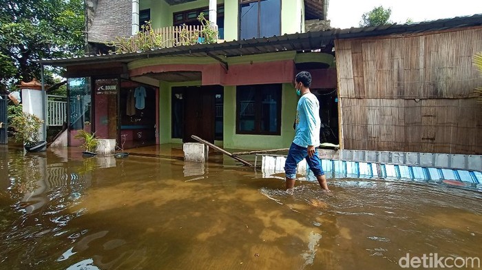 Rumah warga di Desa Jati Wetan, Kecamatan Jati, Kudus, yang terendam banjir, Sabtu (12/12/2020).