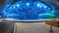 Di sana ada bundaran lalu lintas bawah air yang mencolok, dengan warna biru kehijauan dan berada sekitar 187 meter di bawah laut.
