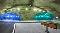 Lampu, warna, dan desain yang halus membuat strukturnya terlihat seperti dunia lain.
