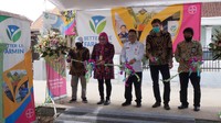 Kepala Kantor Regional 1 OJK DKI Jakarta & Banten Dhani Gunawan Idat, Country Lead Bayer Corp Science Indonesia & Malaysia Patrick Gerlich, Kepala Dinas Pertanian Provinsi Banten Ir. H. Agus M. Tauchid S, MSi mewakili Wakil Gubernur Banten, Kepala Dinas Pemberdayaan Masyarakat Desa Provinsi Banten Dr. Dra. Enong Suhaeti, M.Si, Petani & pemilik BLFC Banten, Ferry Faturahman. Seluruh pihak terkait berkomitmen untuk kembangkan Better Life Farming Center sebagai pusat pengembangan terpadu bagi kelompok tani dan petani melalui bimbingan dan pelatihan on-farm, kewirausahaan serta difasilitasi akses pembiayaan, asuransi pertanian, serta akses pasar.
