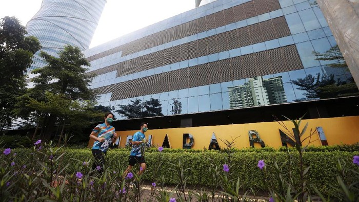 5.000 Pelari Ikuti BNI-ITB Virtual Ultra Marathon 2020 BNI, Yayasan Solidarity Forever dan ITB menggelar BNI-ITB Virtual Ultra Marathon 2020. Lomba lari ini diikuti lebih dari 5.000 pelari.