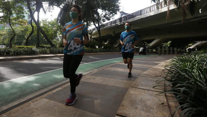 BNI, Yayasan Solidarity Forever dan ITB menggelar BNI-ITB Virtual Ultra Marathon 2020. Lomba lari ini diikuti lebih dari 5.000 pelari.
