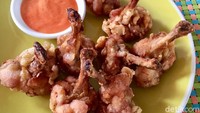 Ayam goreng mini drumstick ini gampang disantap. Apalagi rasanya gurih renyah. Lengkapi dengan mayones atau saus tomat untuk cocolannya. Panduan cara membuatnya bisa kamu lihat di sini ! Foto: detikfood