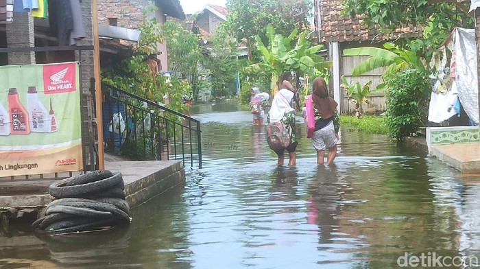Banjir yang menggenangi Dukuh Sayung, Demak, Minggu (13/12/2020)