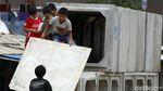 Di Cileungsi, Beton Saluran Air Jadi Arena Bermain Anak