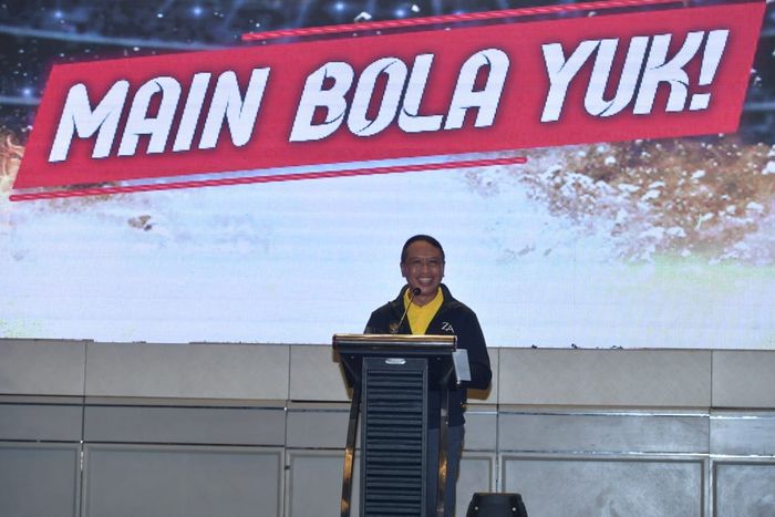 Di tengah keringnya event sepak bola nasional, Kementerian Pemuda dan Olahraga (Kemenpora) telah memberikan angin segar lewat program Main Bola Yuk Youth Fun Juggling Competition. Di tengah keringnya event sepak bola nasional, Kementerian Pemuda dan Olahraga (Kemenpora) telah memberikan angin segar lewat program Main Bola Yuk Youth Fun Juggling Competition.