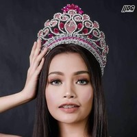 Guru sekolah menengah bernama Nikki San Diego viral setelah berbagi foto selfie di kelas. Kecantikan yang dimiliki oleh Nikki membuat dirinya dikagumi. Nikki merupakan pemenang Miss Tanglawan 2018 yang menjadi guru SMA di sekolah Nasional San Jose Del Monte, Filipina. Foto: Dok. Instagram