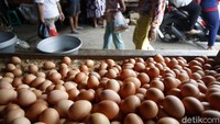 Diperkirakan, kenaikan akan terus terjadi hingga awal Januari mendatang.