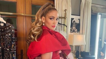 15. Jennifer Lopez memiliki 146 juta followers. Foto: Instagram/jlo