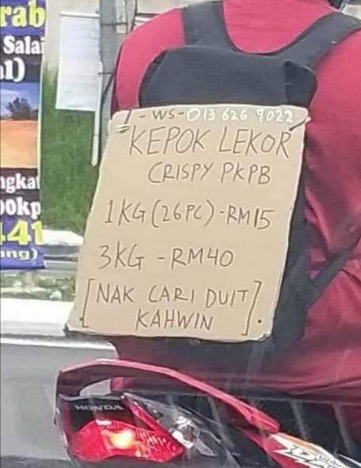 Cari Modal untuk Menikah, Pria Ini Jualan Kerupuk dengan Cara Unik