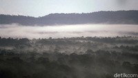 Meski jarang terdengar, Kota Sambas rupanya menyimpan tempat wisata alam dengan panorama indah dan belum banyak terjamah orang.
