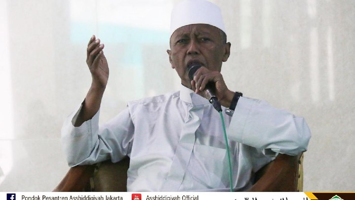 KH Noer Muhammad Iskandar SQ atau KH Nur Iskandar (Dok Situs Web Ponpes Asshiddiqiyah)