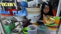 Kalau pandemi banyak orang ke bank (BRI), apalagi yang ada bantuan UMKM itu (BPUM), makin ramai lah orang-orang ke sini, ungkap Miswati.