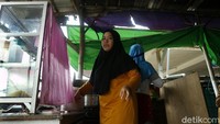 Satu porsi bubur pedas dibandrol dengan harga Rp 10 ribu.