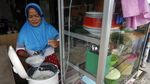 Kisah Eks TKW yang Kini Berjualan Bubur Pedas di Perbatasan Aruk
