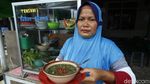 Kisah Eks TKW yang Kini Berjualan Bubur Pedas di Perbatasan Aruk