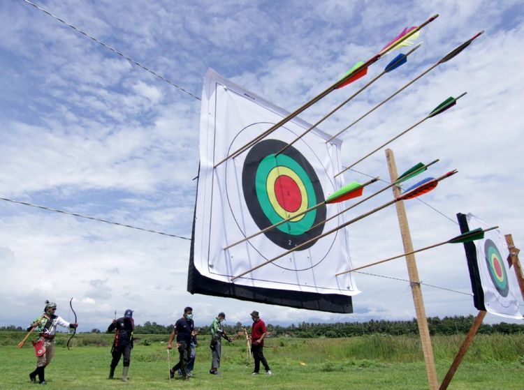 Melatih Fokus di Olahraga Panahan Tradisional