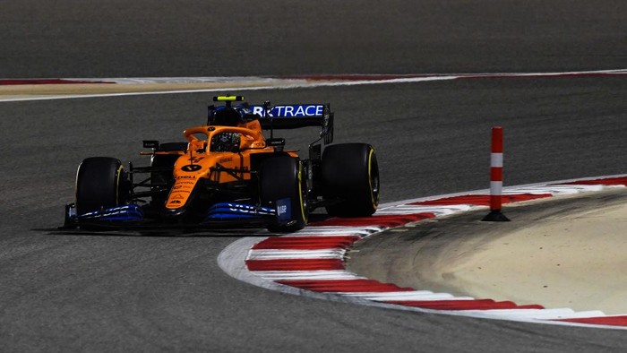 BAHRAIN, BAHRAIN - DECEMBER 06: Lando Norris of Great Britain driving the (4) McLaren F1 Team MCL35 Renault on track during the F1 Grand Prix of Sakhir at Bahrain International Circuit on December 06, 2020 in Bahrain, Bahrain. (Photo by Rudy Carezzevoli/Getty Images)